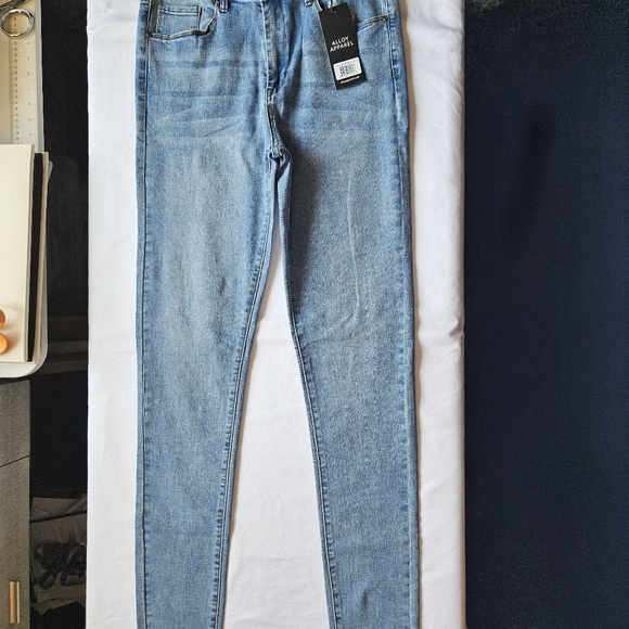ALLOY Women's High Rise Light Blue Jeans - Picture 1 of 10